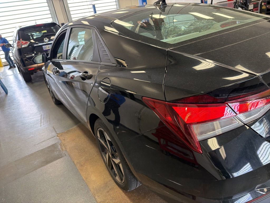 Used 2023 Hyundai Elantra SEL w/ Convenience Package FWD image 9