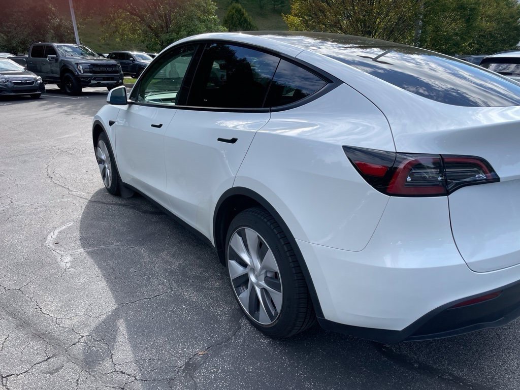 Used 2023 Tesla Model Y Long Range AWD/4WD image 3