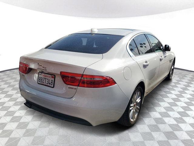 Used 2018 Jaguar XE Premium image 4