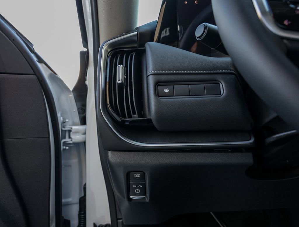 New 2026 Nissan Armada SV image 31