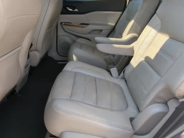 Used 2019 GMC Acadia Denali w/ Technology Package FWD image 20