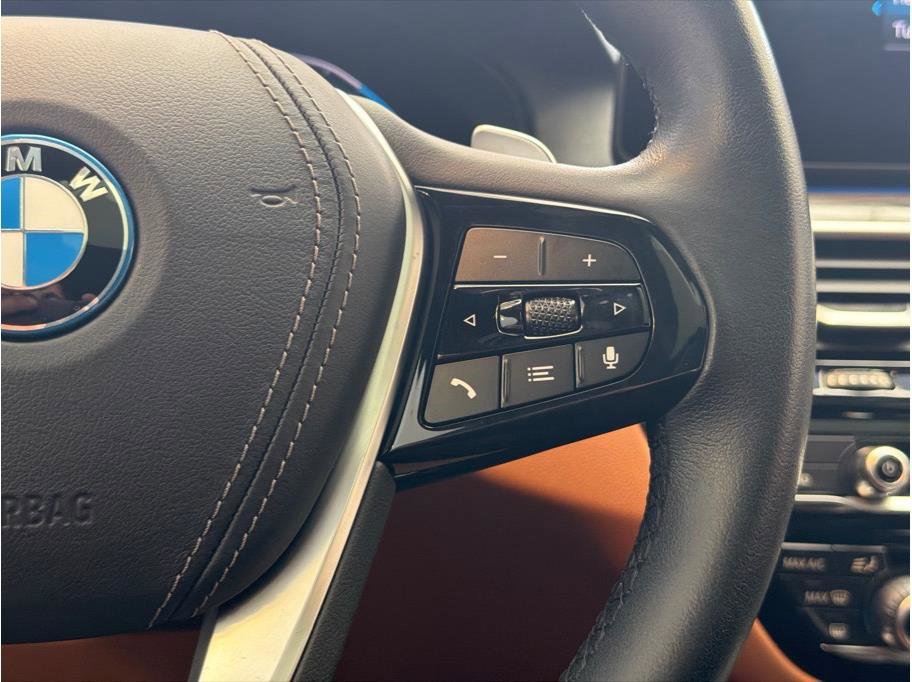 Used 2023 BMW 530e w/ Premium Package RWD image 17