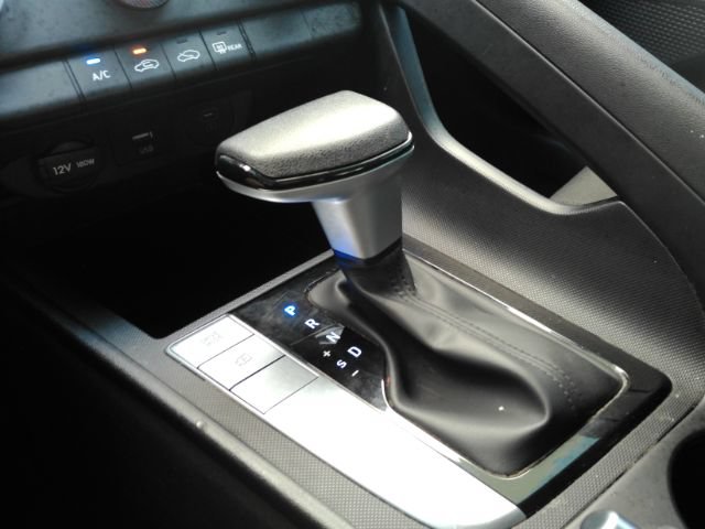 Used 2026 Hyundai Elantra SE FWD image 41