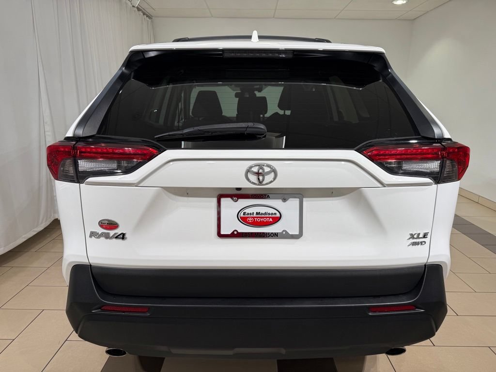 Used 2022 Toyota RAV4 XLE w/ Convenience Package AWD/4WD image 4