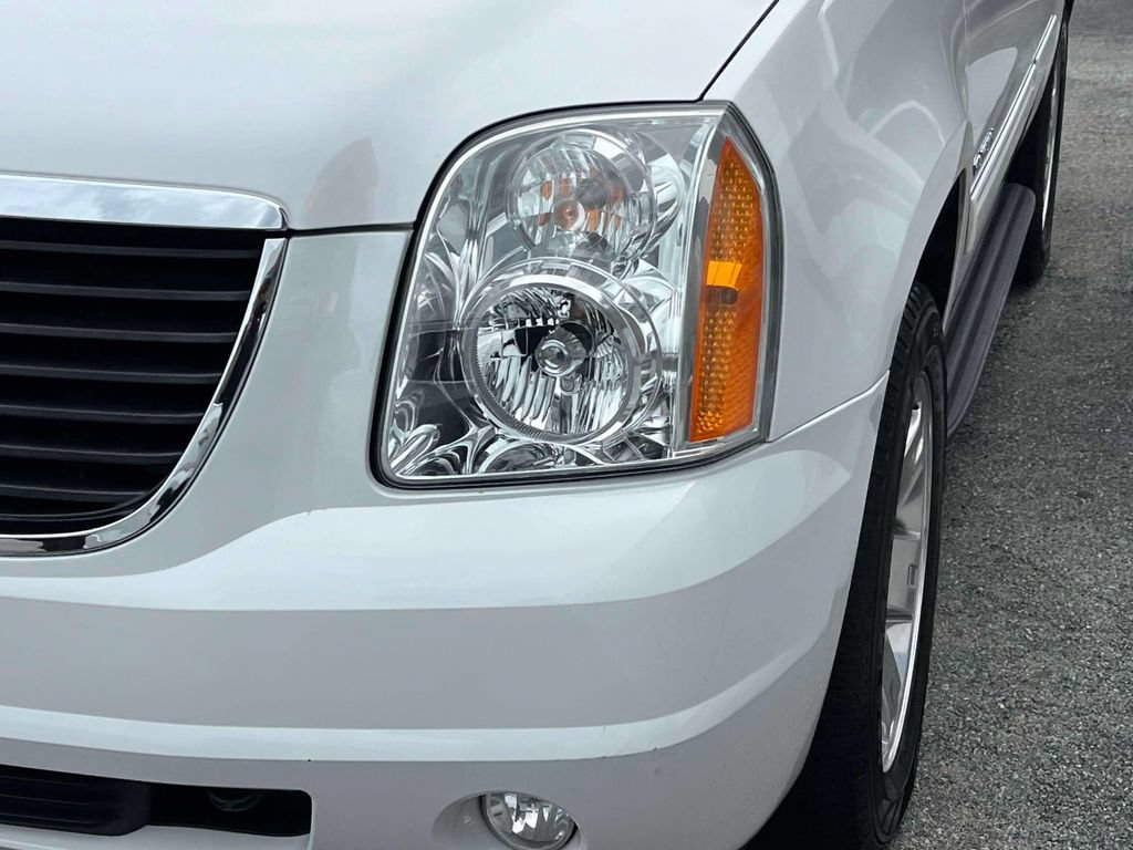 Certified 2013 GMC Yukon SLT w/ SLT-2 Equipment Package AWD/4WD image 9