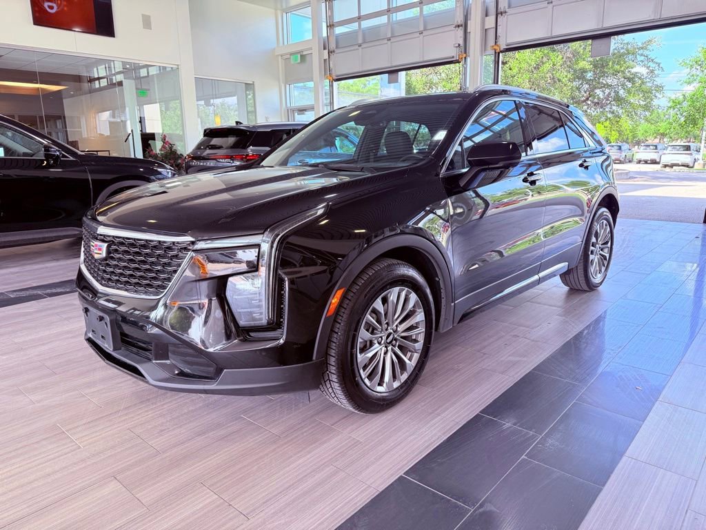 Used 2025 Cadillac XT4 Premium Luxury FWD image 1