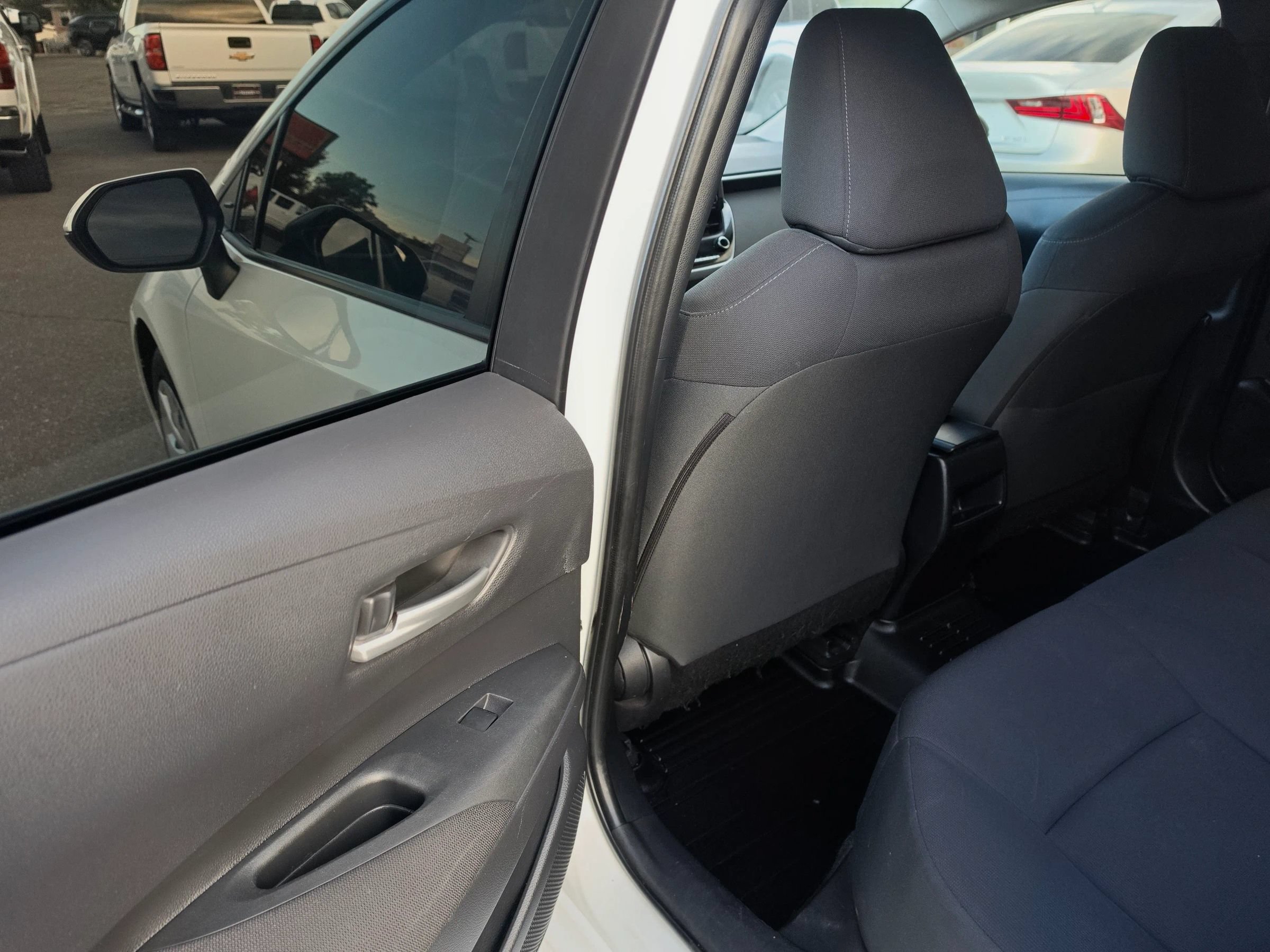 Used 2021 Toyota Corolla LE w/ Carpet Mat Package (TMS) FWD image 31