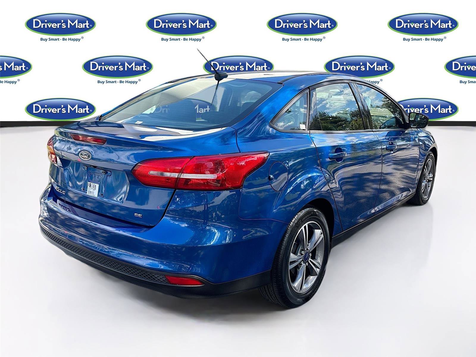 Used 2018 Ford Focus SE w/ SE Appearance Package image 8