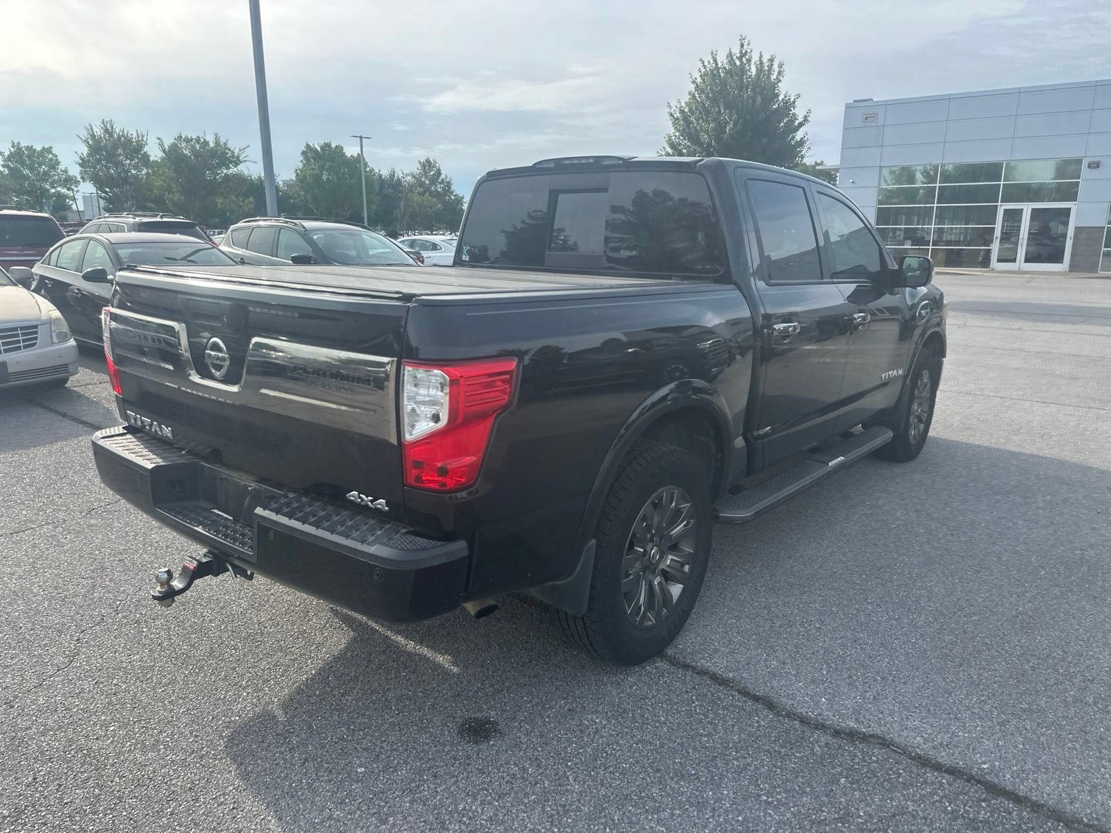 Used 2017 Nissan Titan Platinum Reserve w/ Off-Road Package AWD/4WD image 5