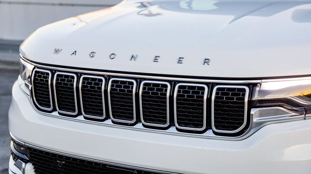 Certified 2024 Jeep Wagoneer Series II w/ Flexible Seating Group image 6