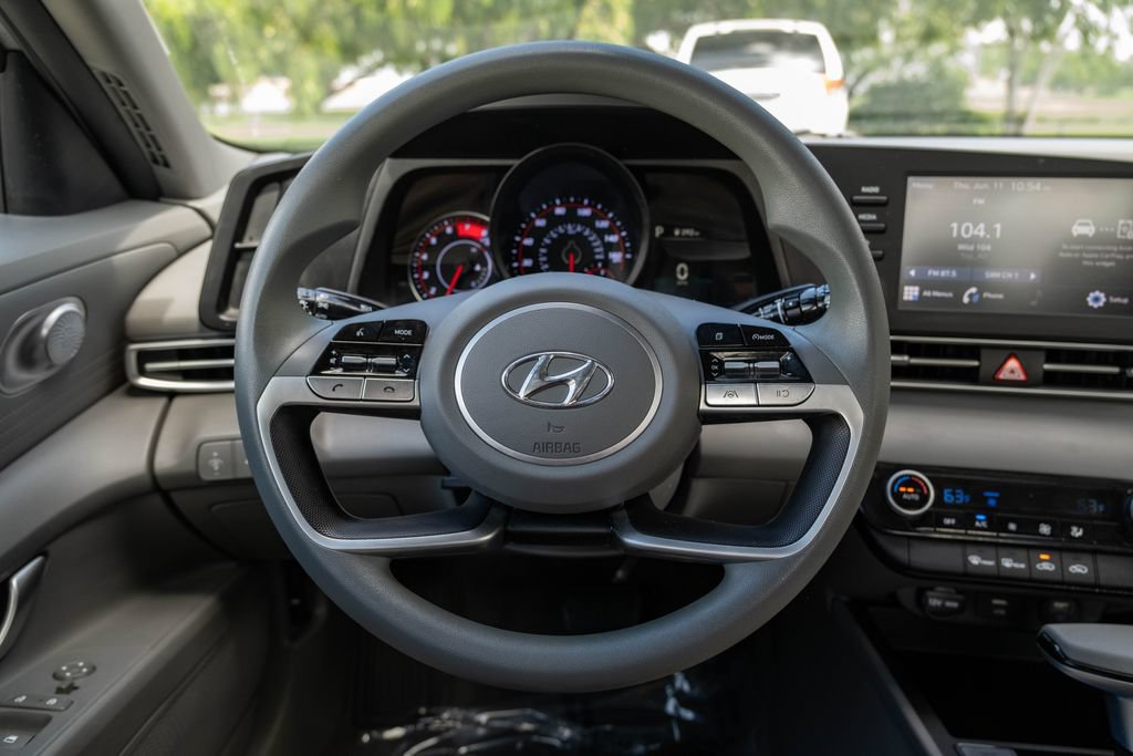 Used 2023 Hyundai Elantra SEL w/ Cargo Package FWD image 21