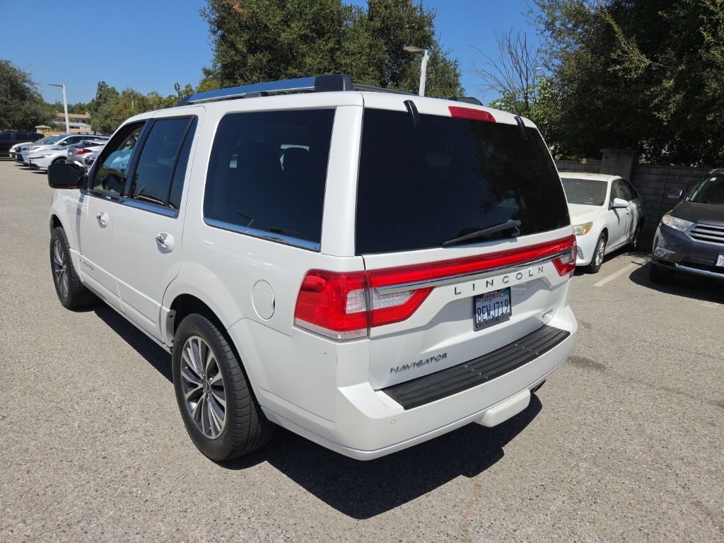 Used 2015 Lincoln Navigator 2WD image 3