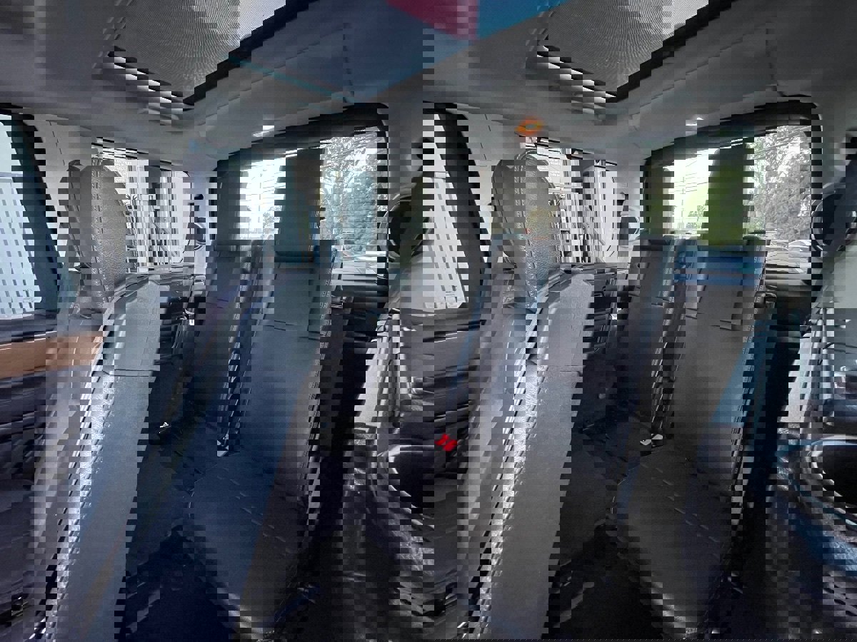 Used 2016 Land Rover LR4 HSE Silver Edition image 17