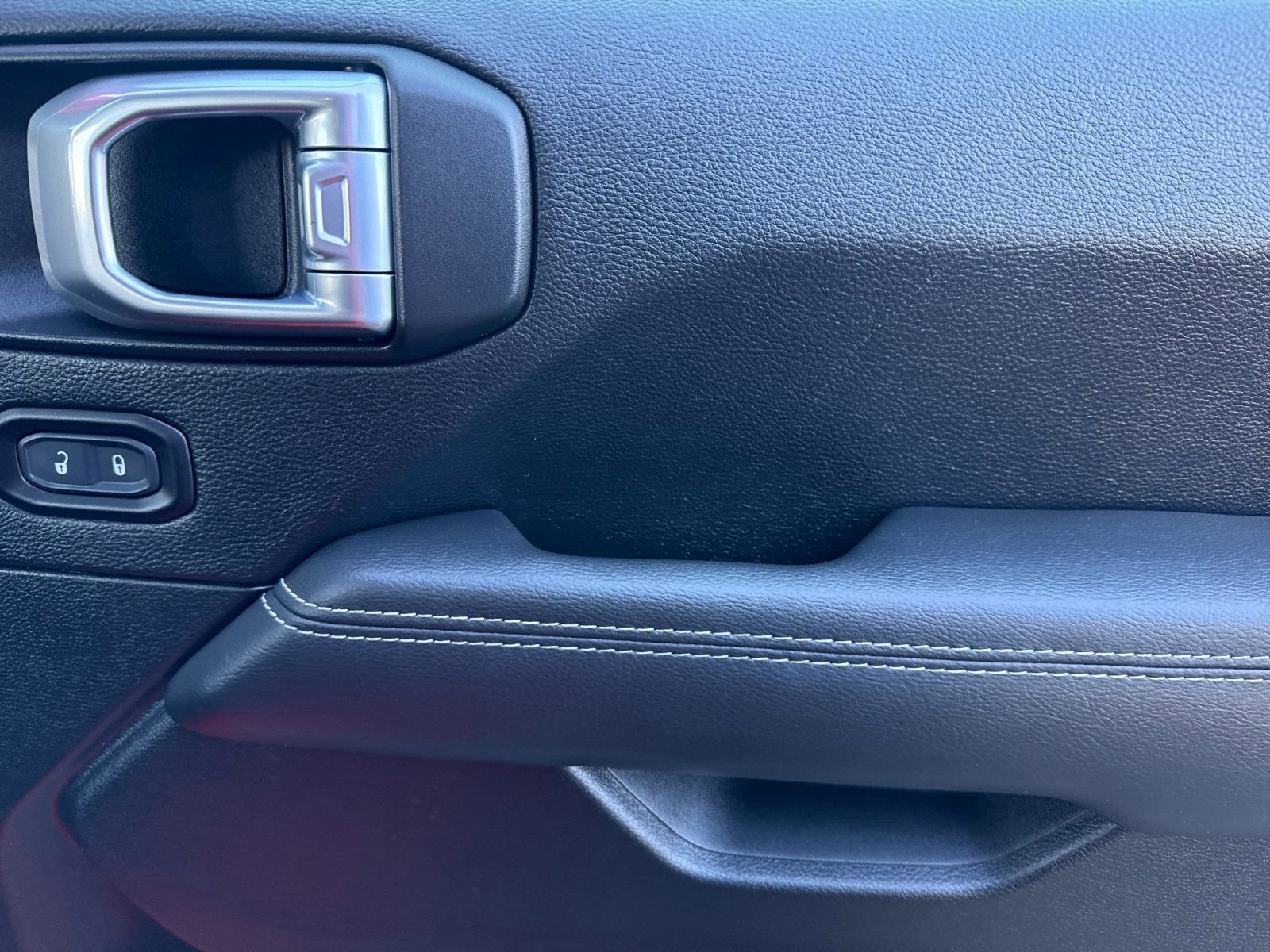 Used 2023 Jeep Wrangler Sahara w/ Cold Weather Group image 19