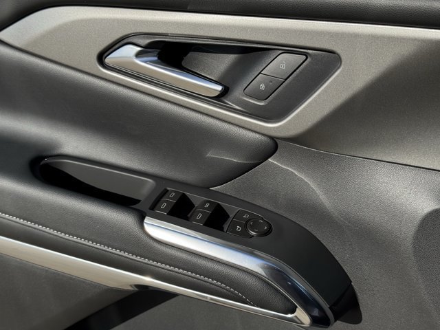 New 2027 Chevrolet Traverse LT FWD image 19