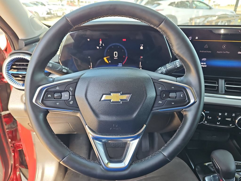 Used 2025 Chevrolet Trax LT w/ LT Convenience Package FWD image 23