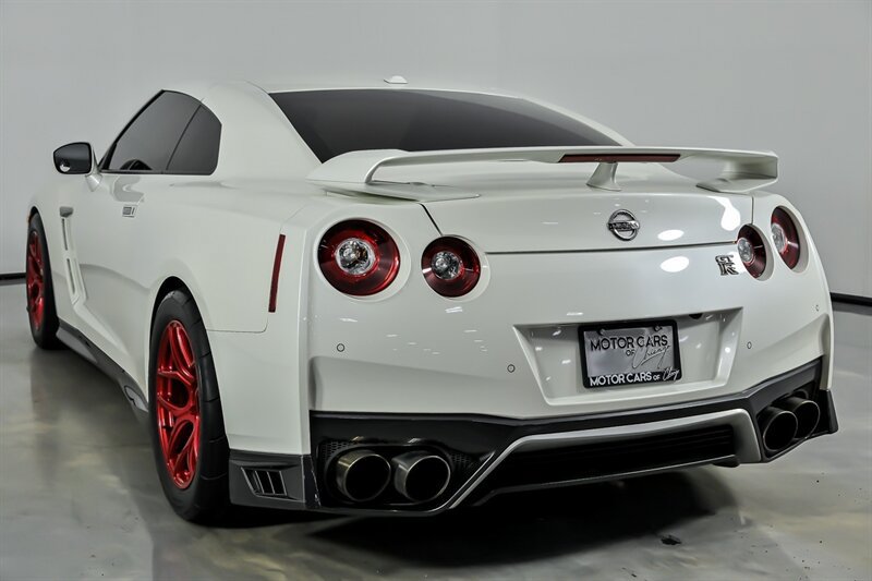 Used 2019 Nissan GT-R Premium AWD/4WD image 10