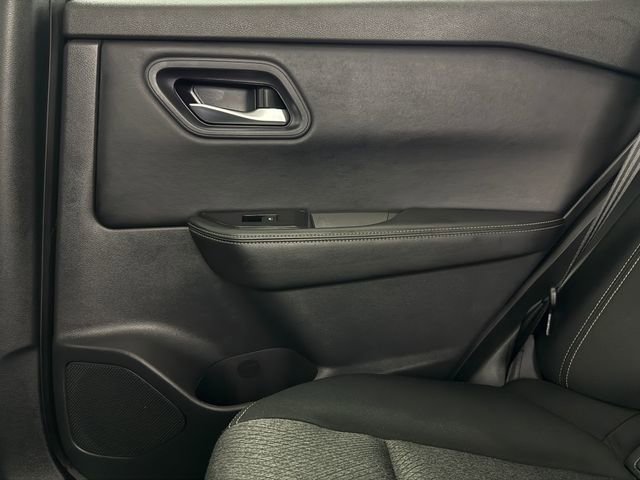 Used 2024 Nissan Rogue SV FWD image 34
