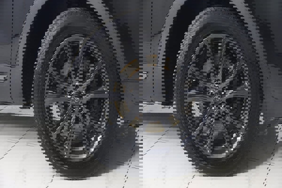 Used 2018 Ford Explorer XLT w/ Equipment Group 202A image 15