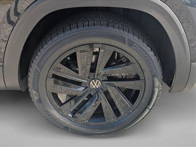 Used 2022 Volkswagen Atlas Cross Sport SE image 25