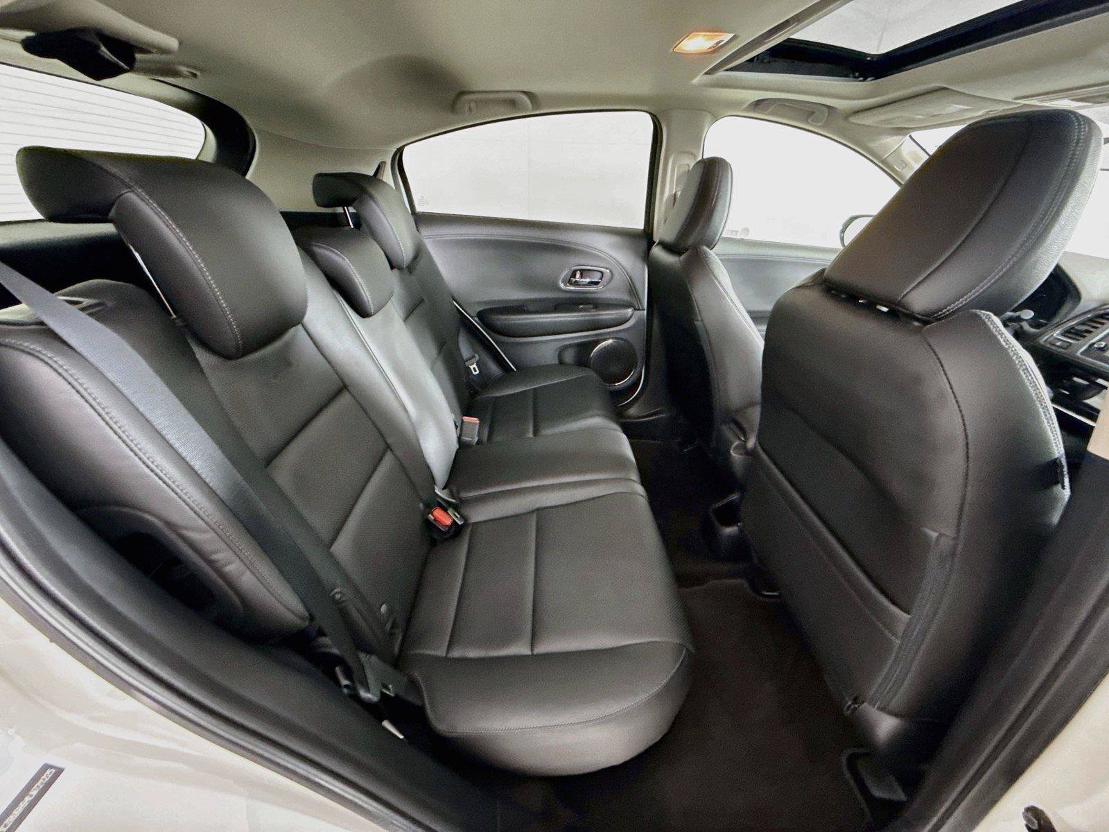 Used 2020 Honda HR-V Touring image 28