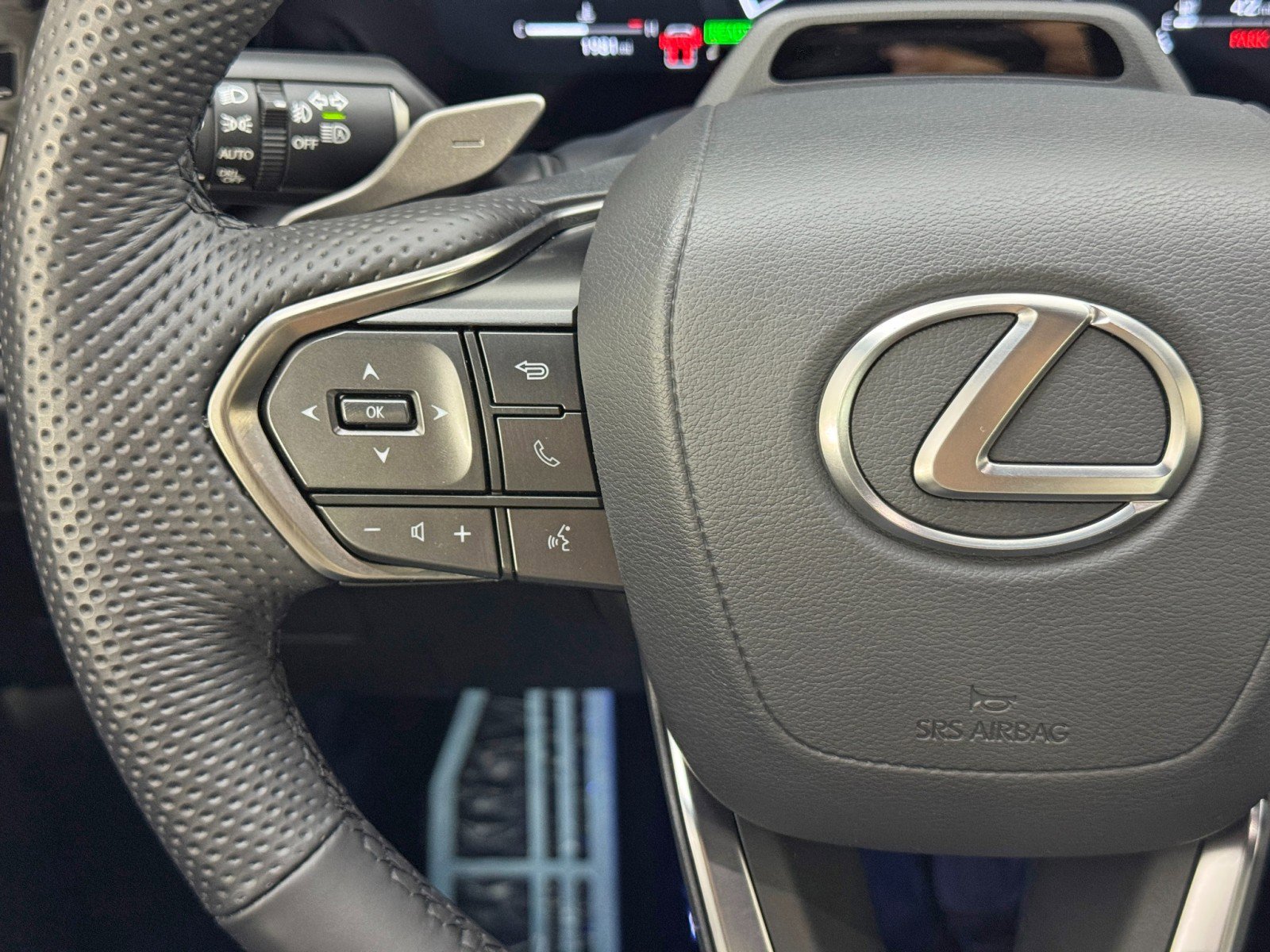 Used 2025 Lexus TX 500h AWD w/ Technology Package image 21