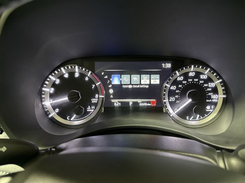 Used 2024 Toyota Highlander LE image 12