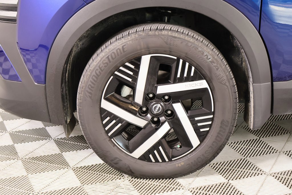 Used 2025 Nissan Kicks SV w/ SV Premium Package image 18