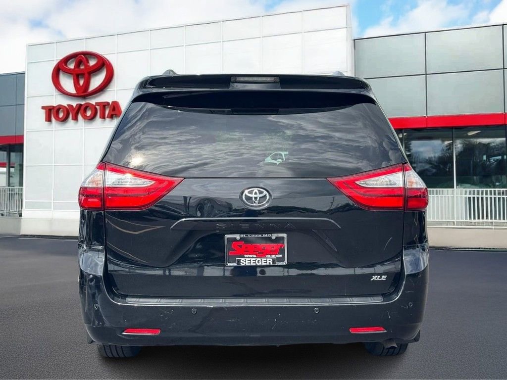 Used 2017 Toyota Sienna XLE Premium w/ Protection Package FWD image 5