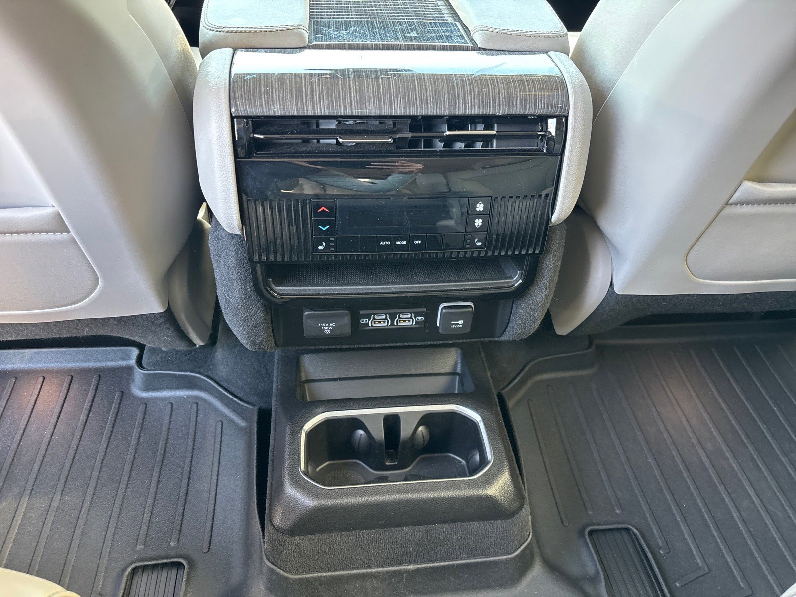 Used 2022 Jeep Wagoneer Series III w/ Flexible Seating Group image 36