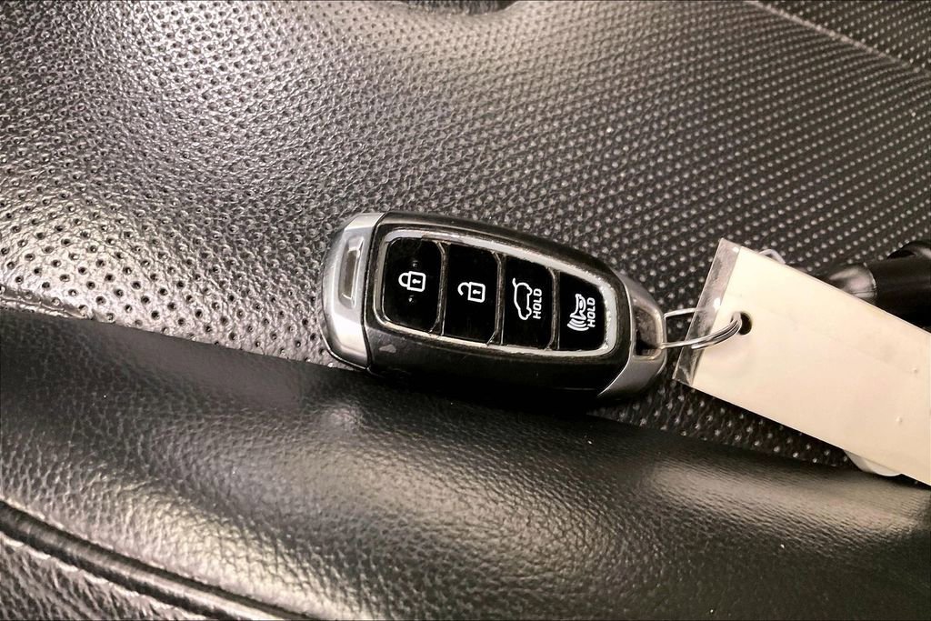 Used 2020 Hyundai Santa Fe Limited image 7