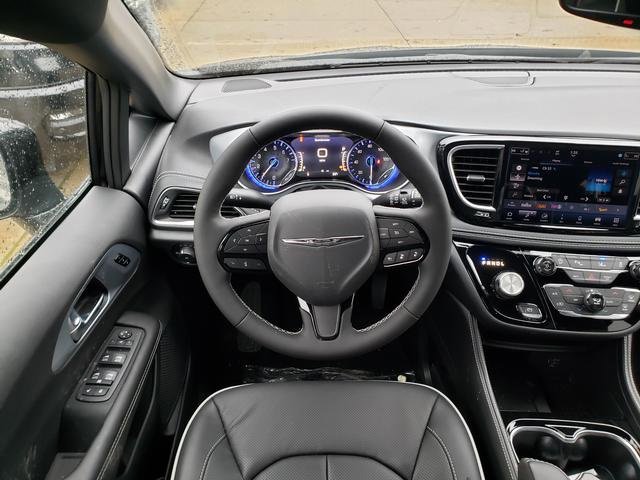 New 2026 Chrysler Pacifica Select w/ S Appearance Package image 11