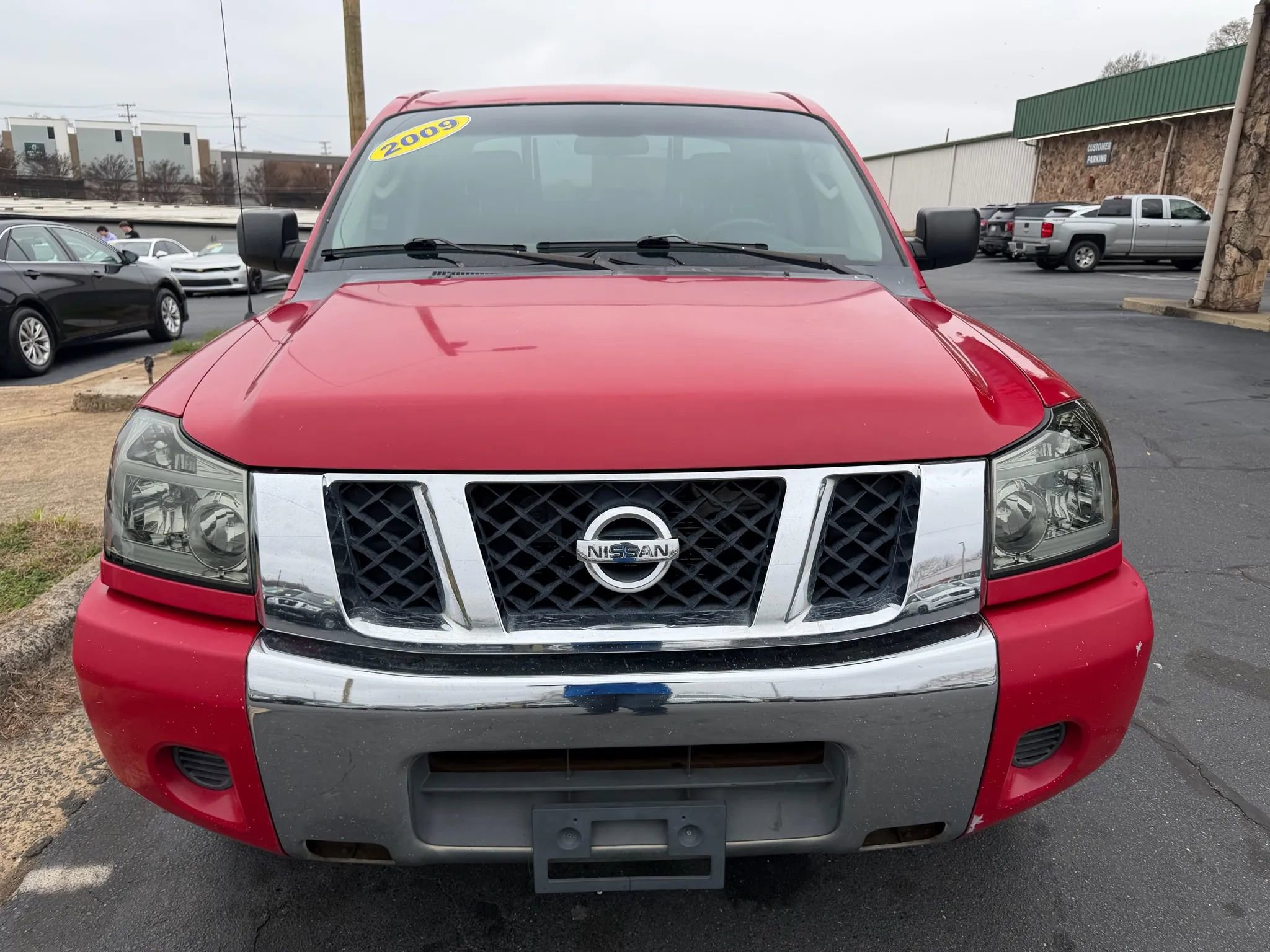 Used 2009 Nissan Titan SE image 2