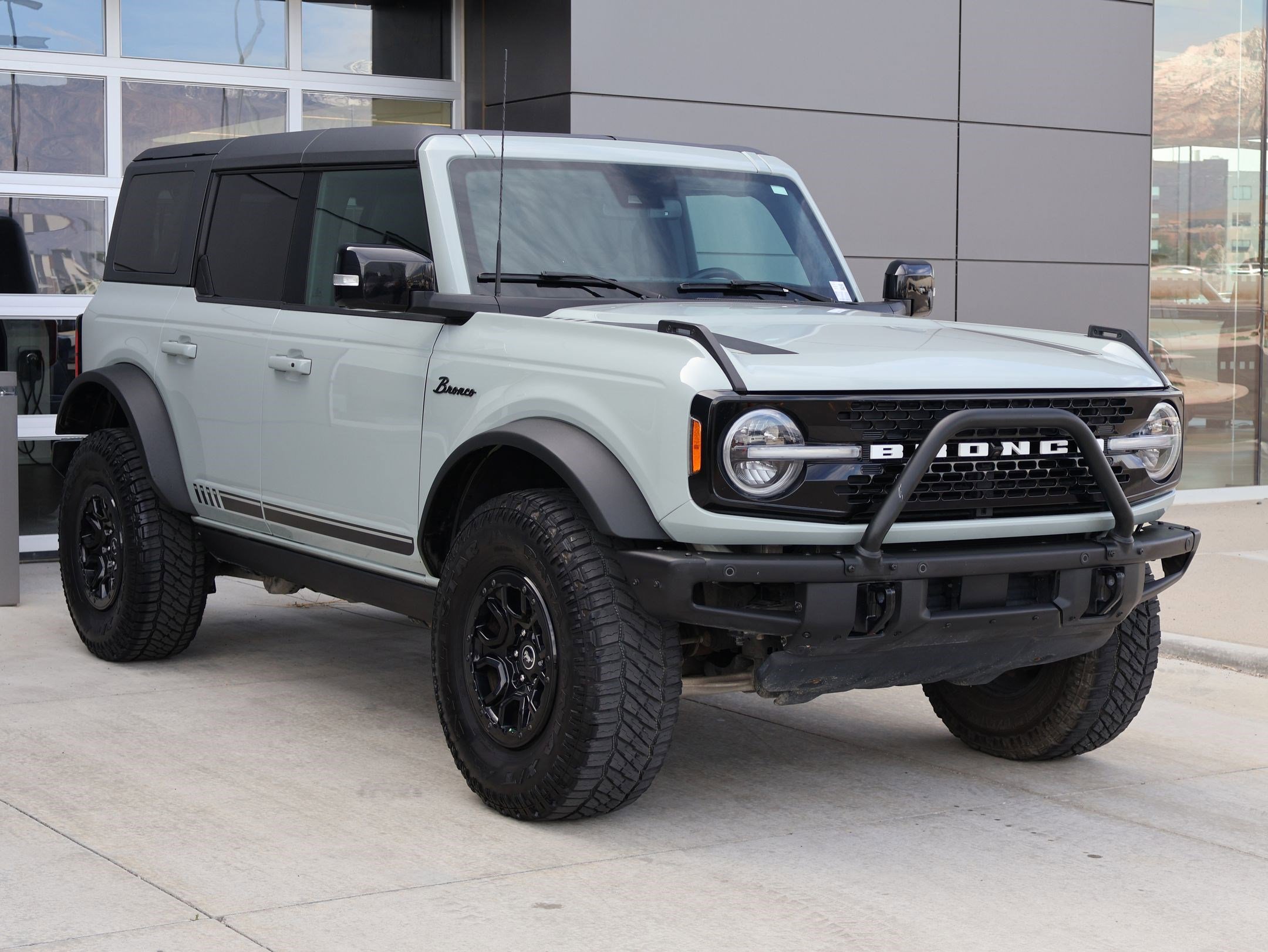Used 2021 Ford Bronco First Edition image 3
