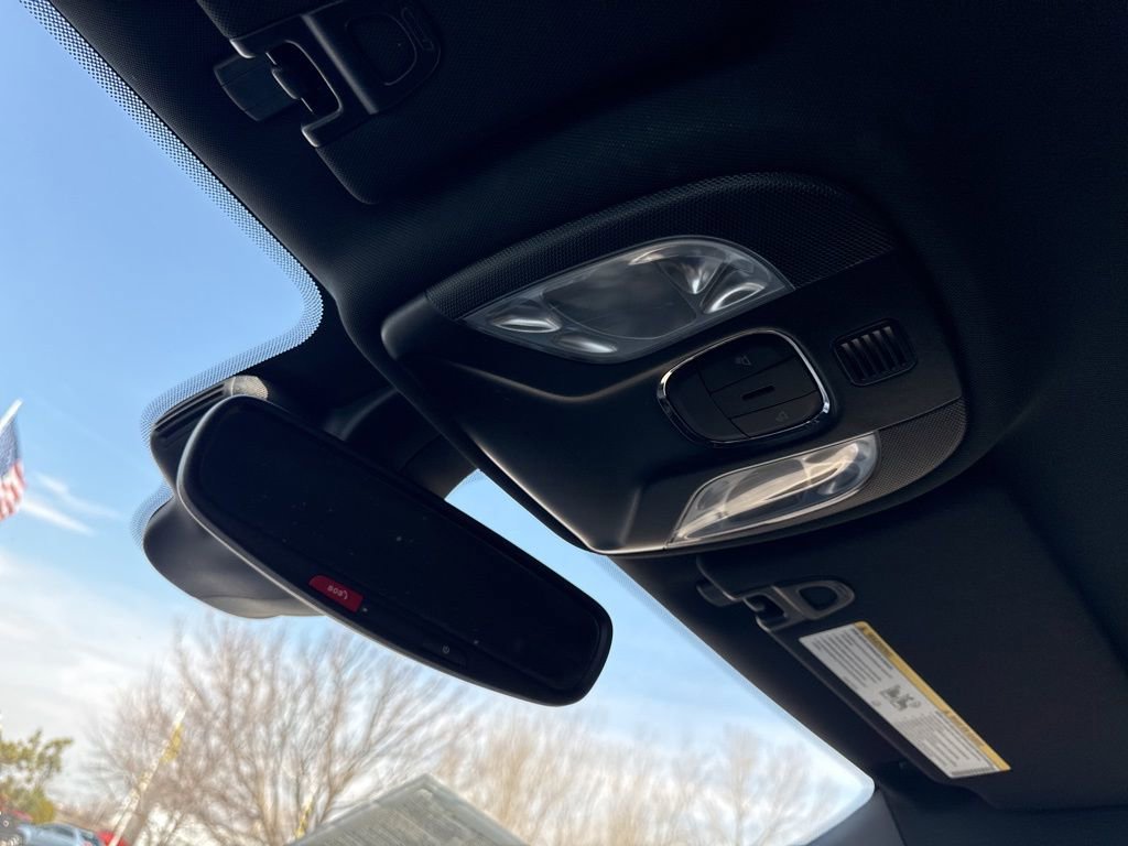 Used 2025 Jeep Compass Limited image 25