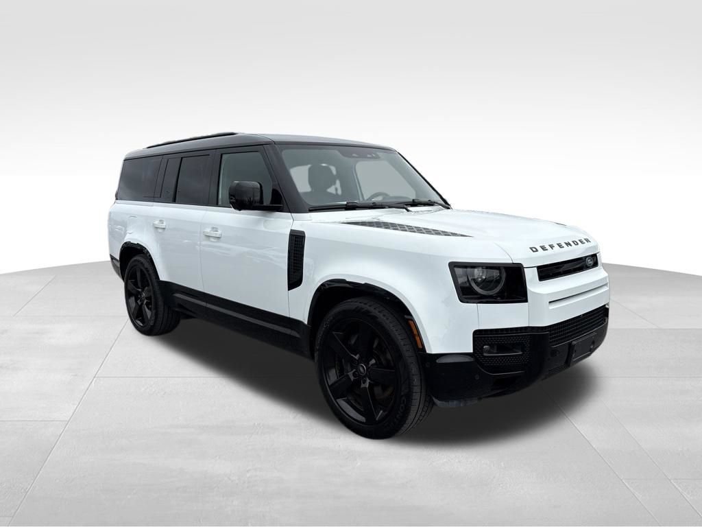 Used 2025 Land Rover Defender 130 X-Dynamic SE AWD/4WD image 3