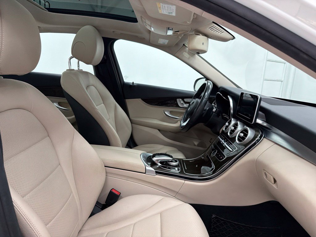 Used 2015 Mercedes-Benz C 300 4MATIC Sedan image 32