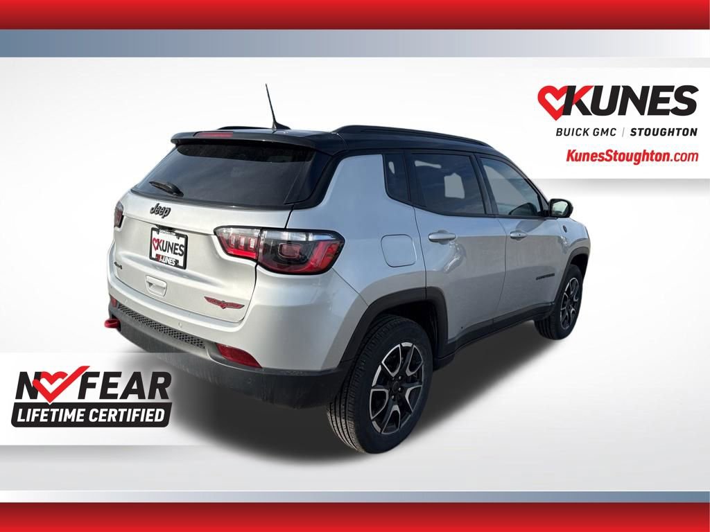 Used 2025 Jeep Compass Trailhawk AWD/4WD image 11