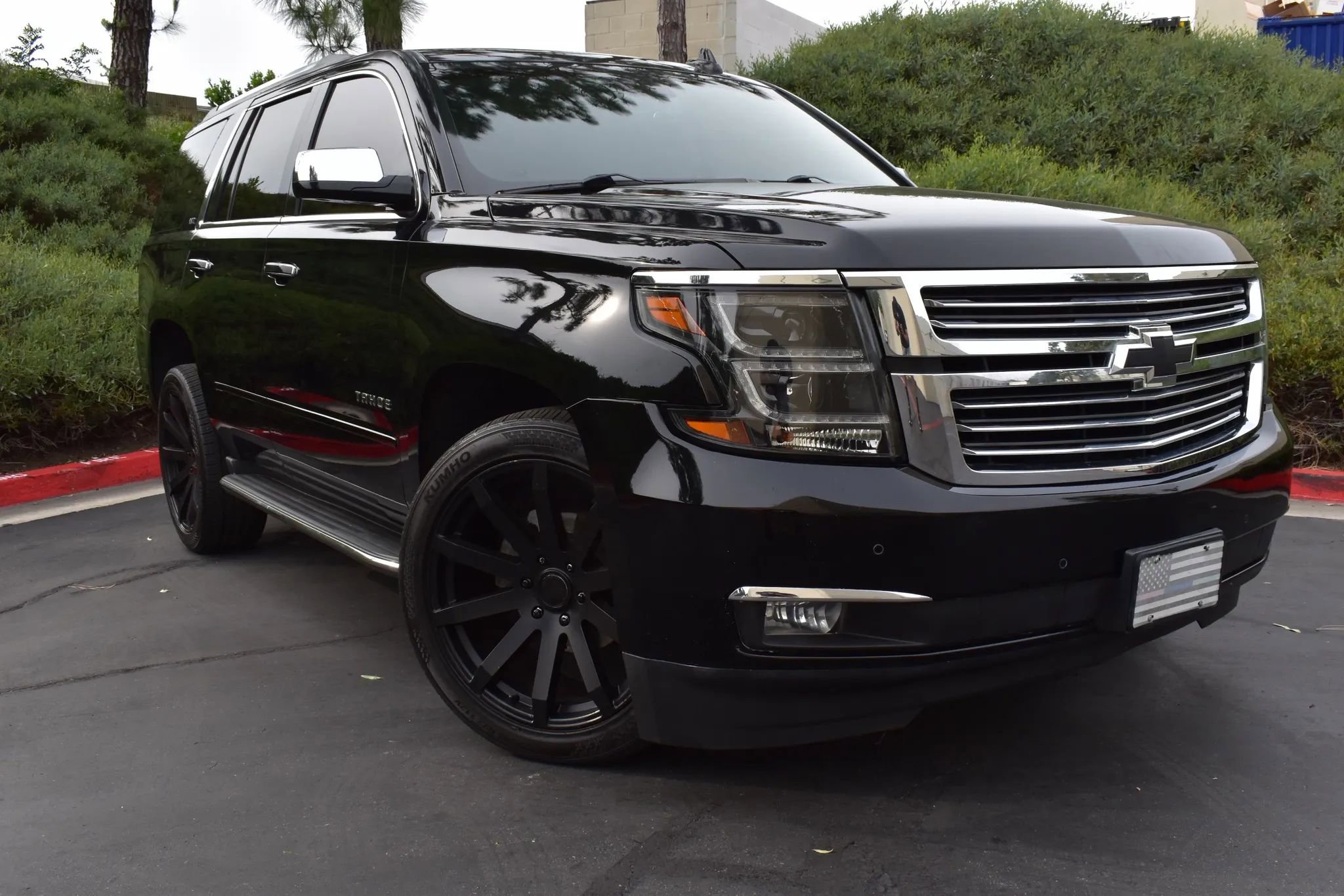 Used 2015 Chevrolet Tahoe LTZ RWD image 2