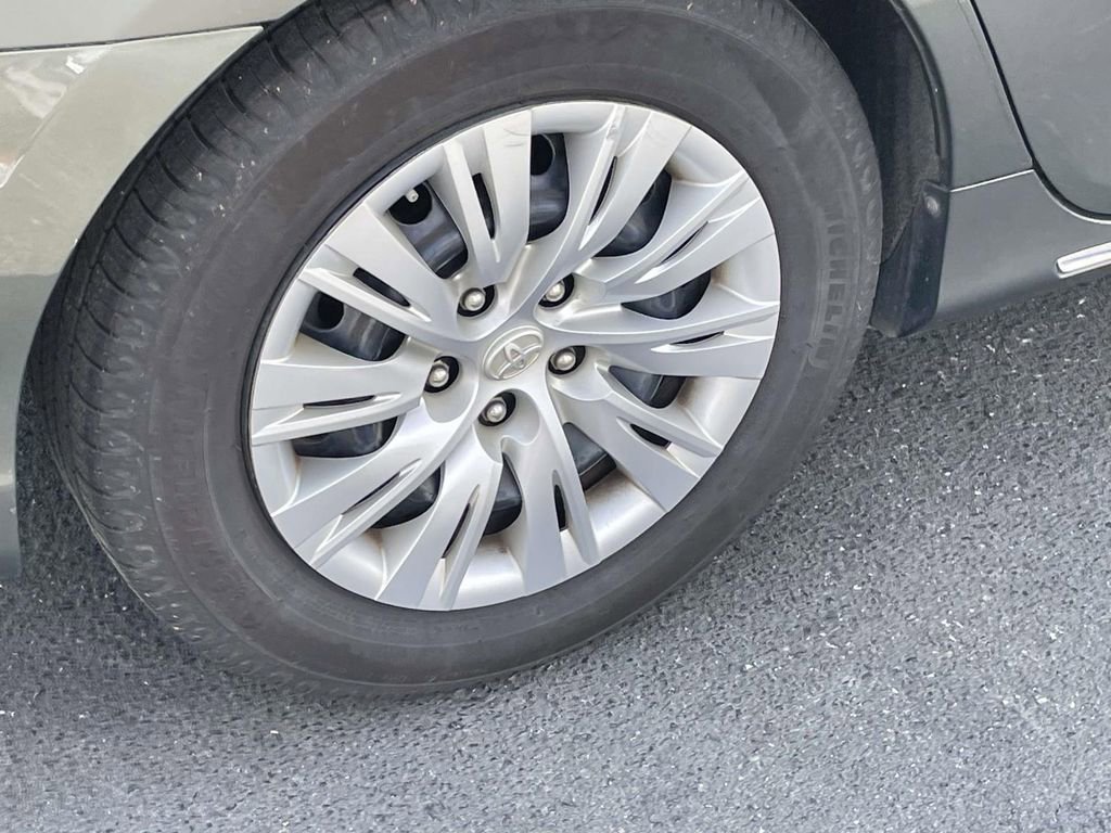 Used 2012 Toyota Camry LE image 30