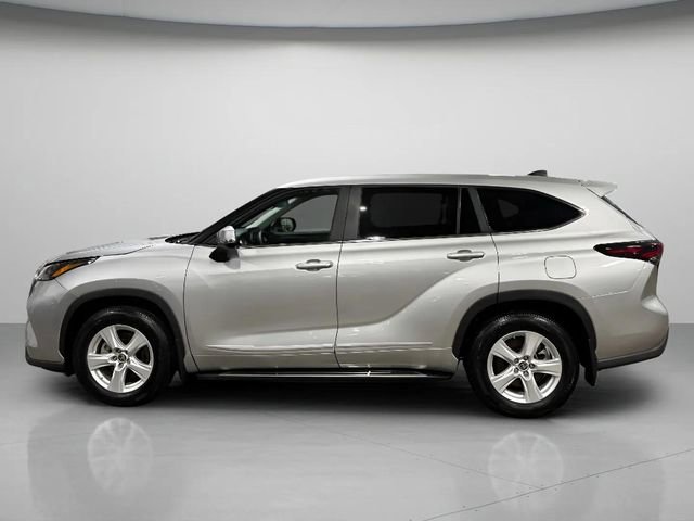Used 2024 Toyota Highlander LE image 7
