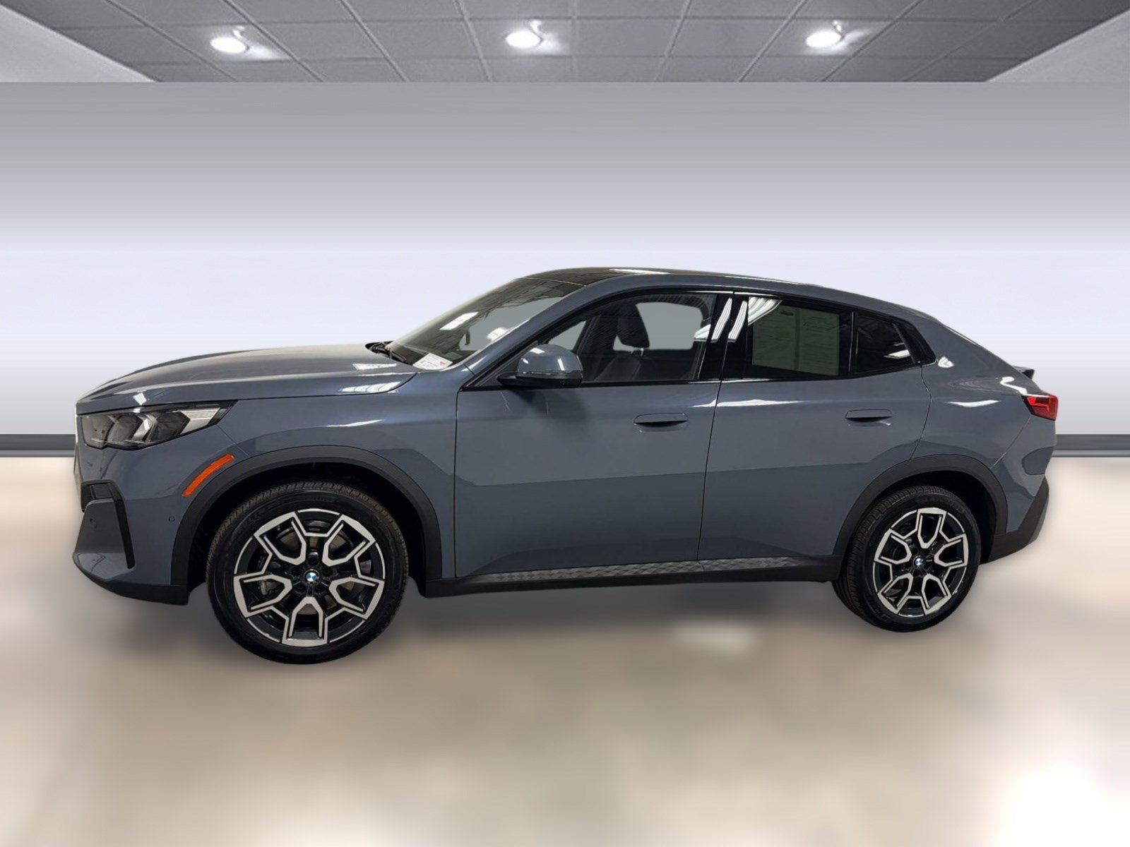 Certified 2025 BMW X2 xDrive28i image 2