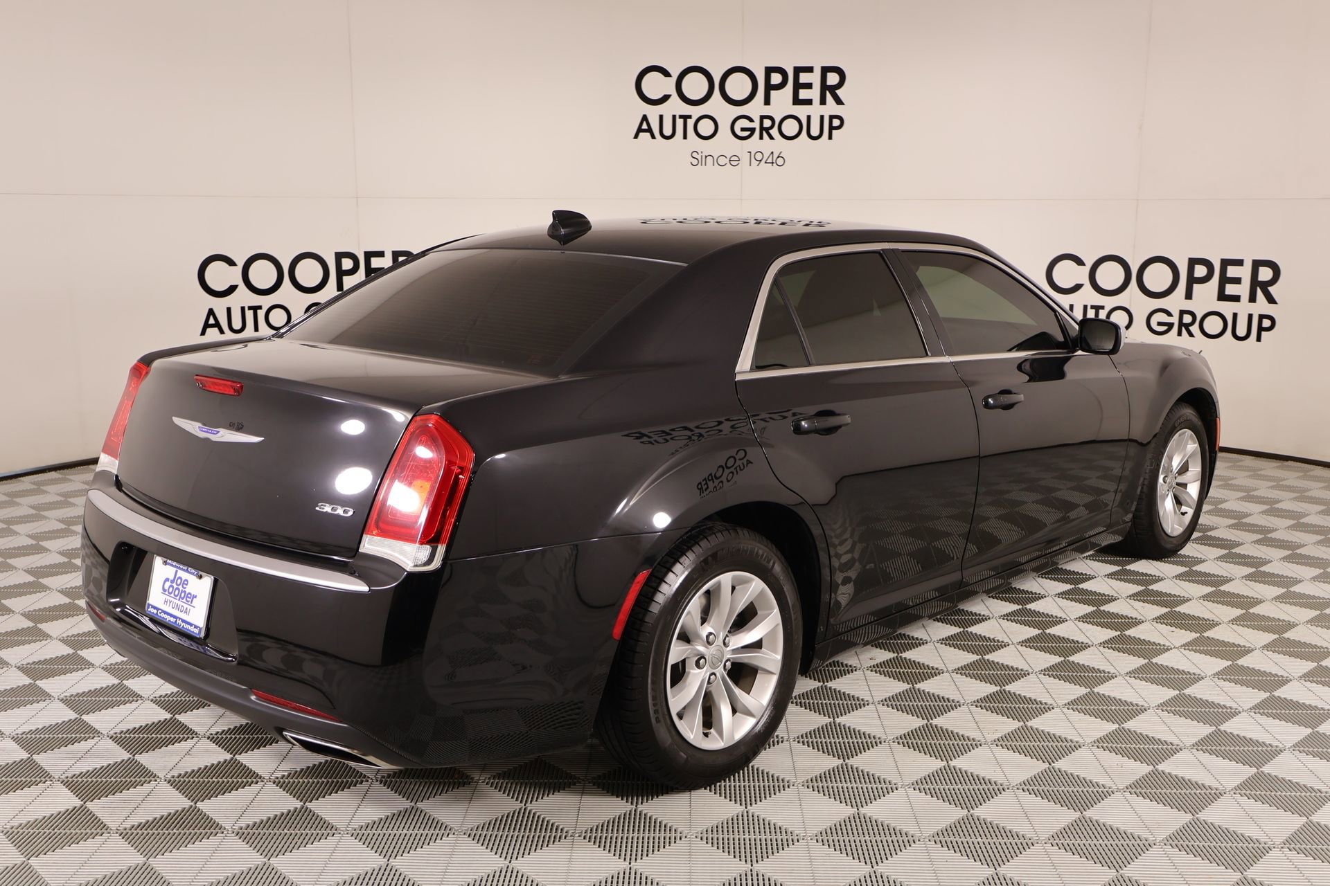 Used 2019 Chrysler 300 Touring w/ Chrome Appearance Package RWD image 19