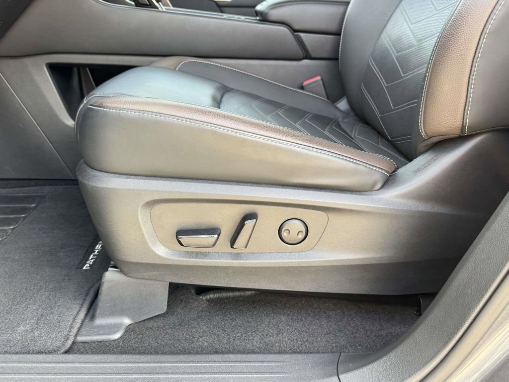 Used 2023 Nissan Pathfinder Platinum image 20