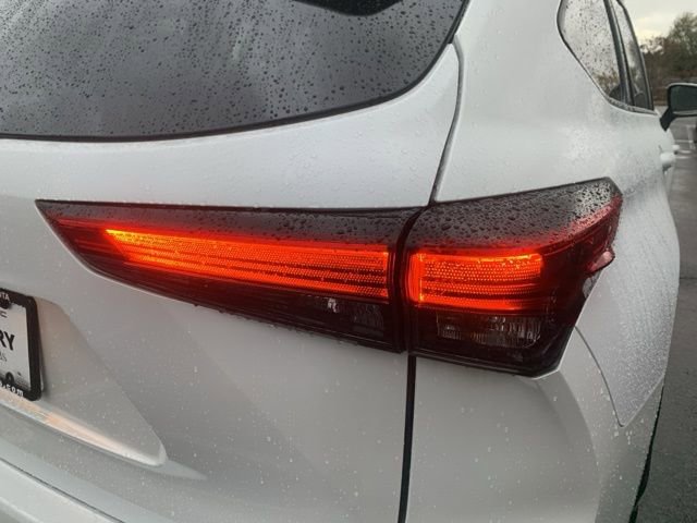 Used 2023 Toyota Highlander LE image 32