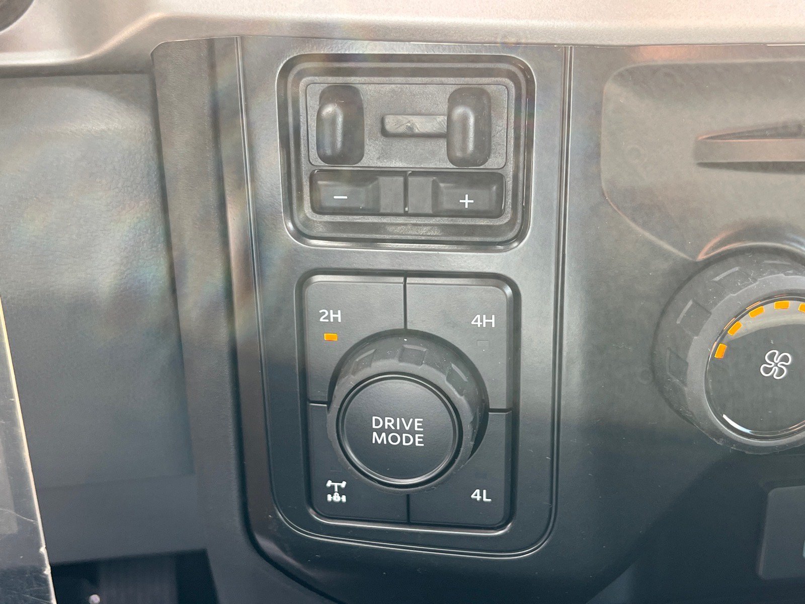 New 2026 Ford F250 XLT w/ FX4 Off-Road Package AWD/4WD image 12