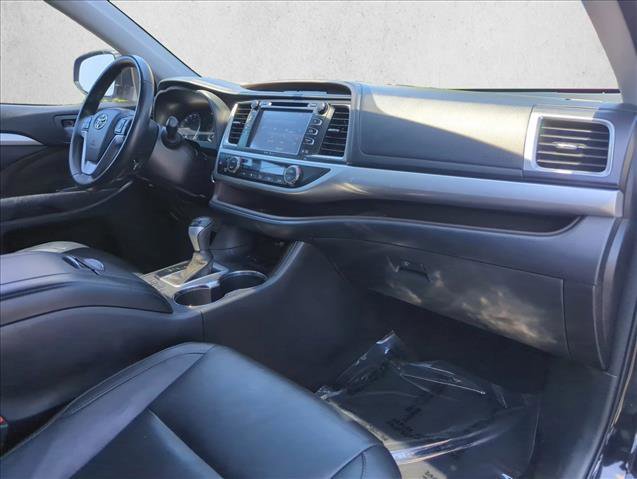 Used 2015 Toyota Highlander XLE FWD image 29