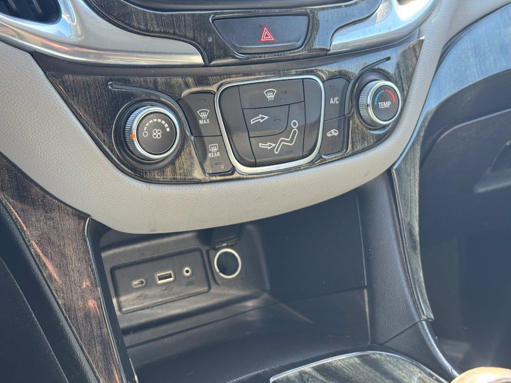 Used 2019 Chevrolet Equinox LS w/ LPO, Blackout Package FWD image 21
