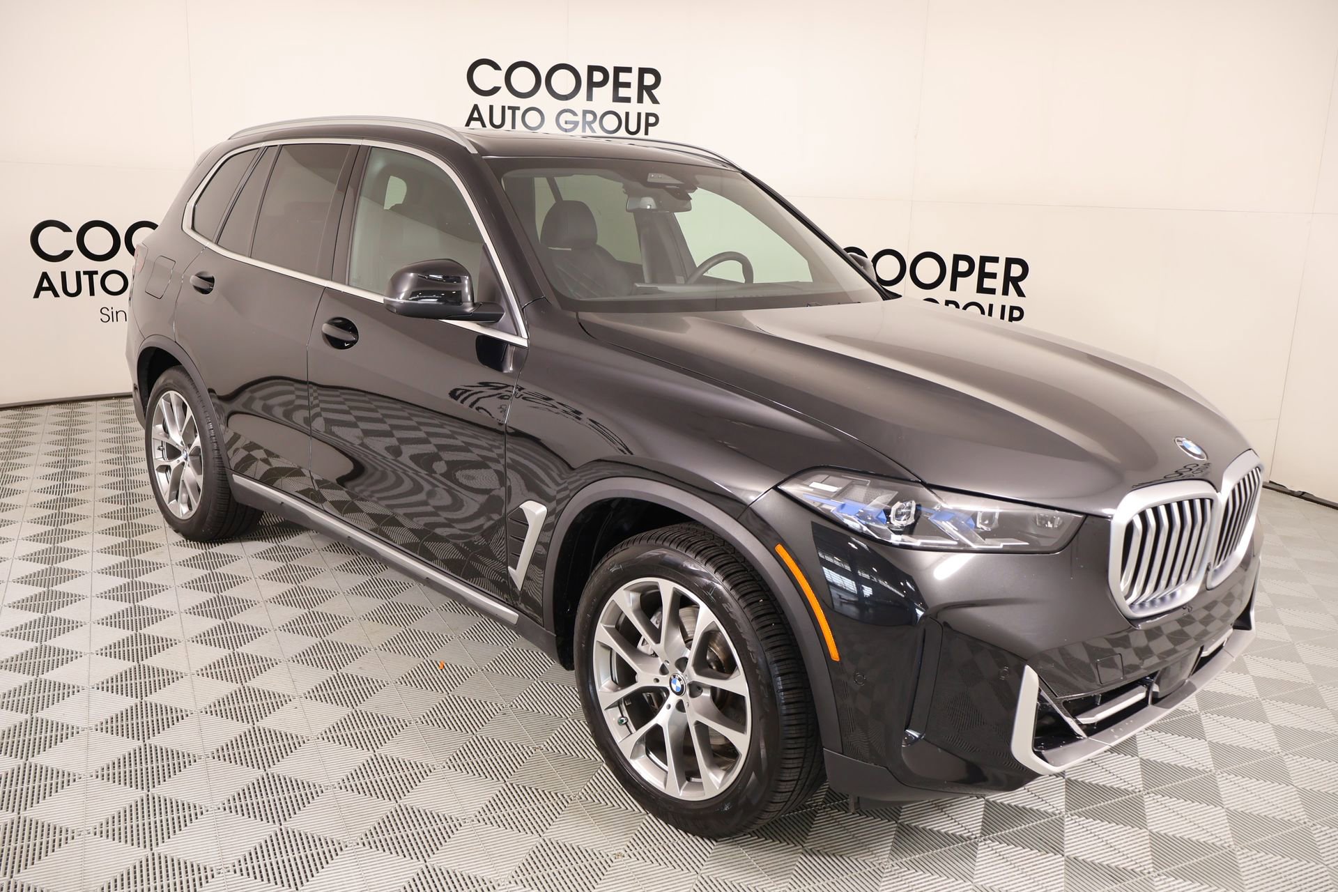 Used 2025 BMW X5 xDrive40i w/ Premium Package image 1