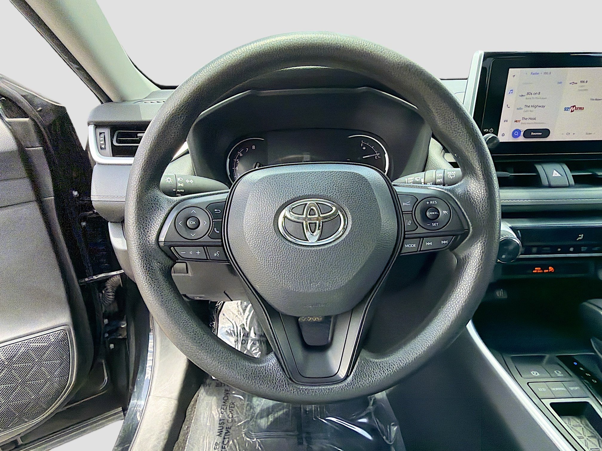 Used 2024 Toyota RAV4 XLE FWD image 36